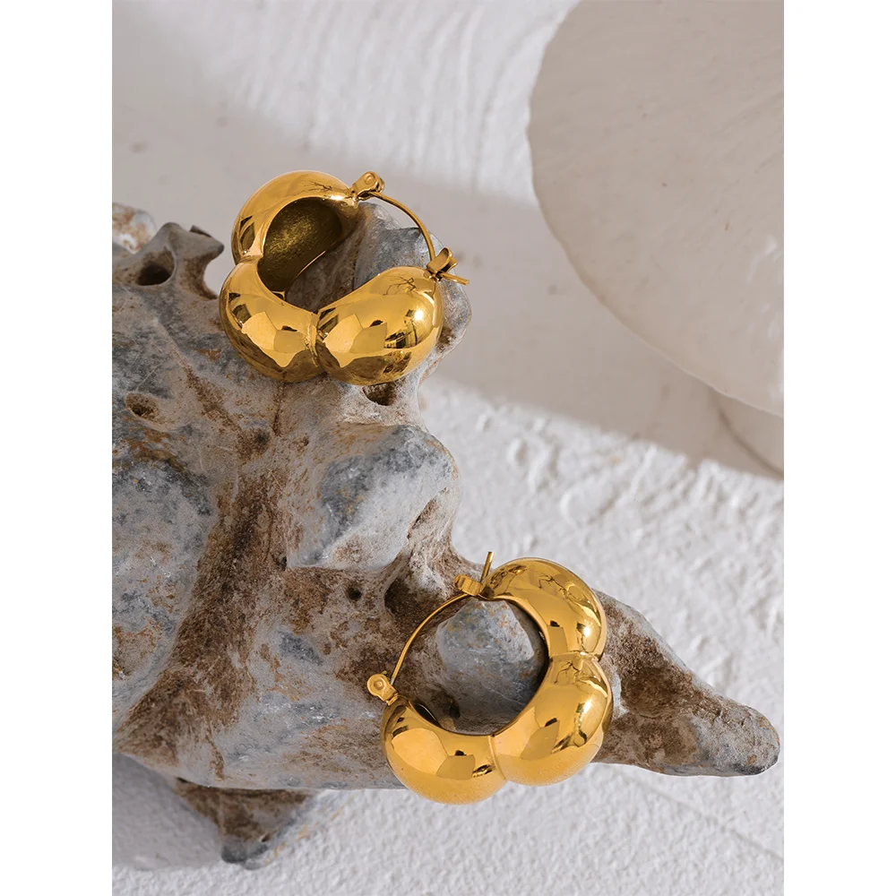 New Stainless Steel Textured Flower Hollow Metal Hoop Earrings PVD 18K Gold Plated Waterproof Attractive High Quality Jewelry Women
