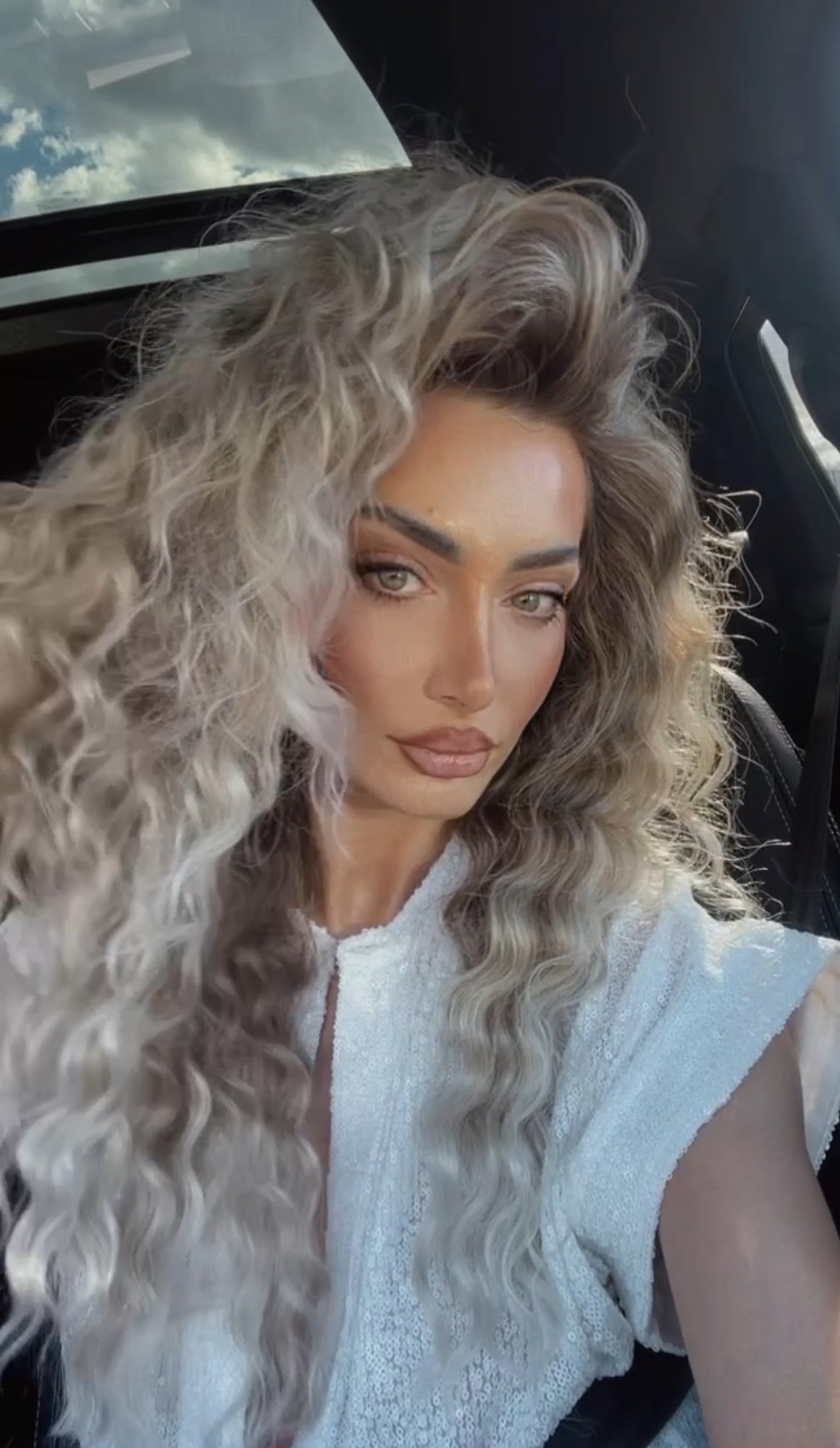 Women's Long Curly Hair Synthetic Wig Glueless Brown Roots Ombre Blonde Curly Wavy Hair Deep Wave Wig New in Party Wig