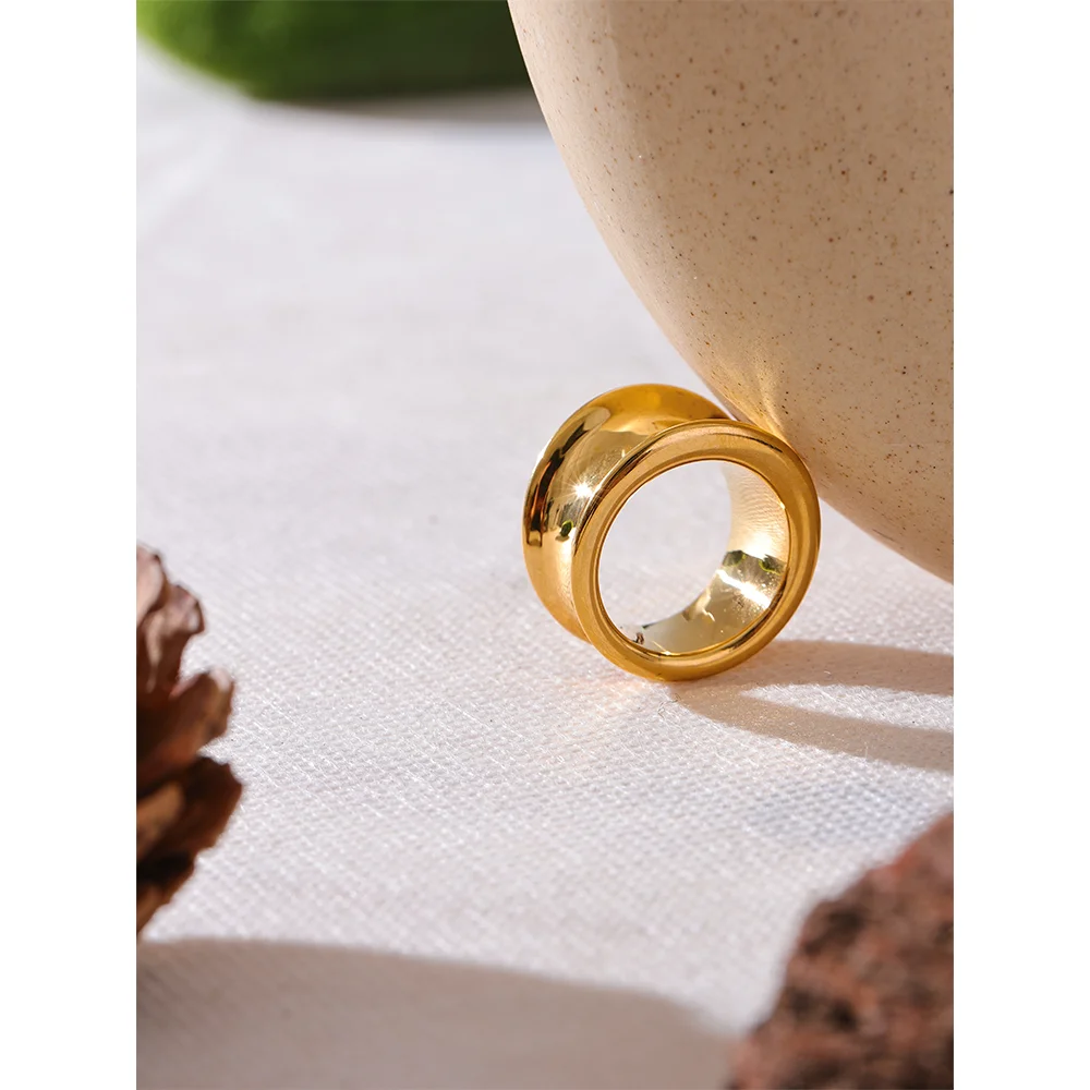 Stylish Unique PVD 18K Gold Plated Stainless Steel Round Wide Ring Stain Less Sleek Metal Individualistic Unusual Jewelry High Quality Gift