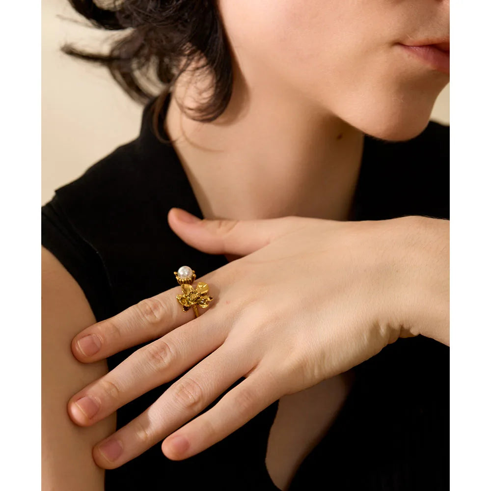 Stainless Steel Fashion Charm Flower Ring for Women Personality Statement Finger PVD 18K Gold Plated Color Waterproof Jewelry Accessories
