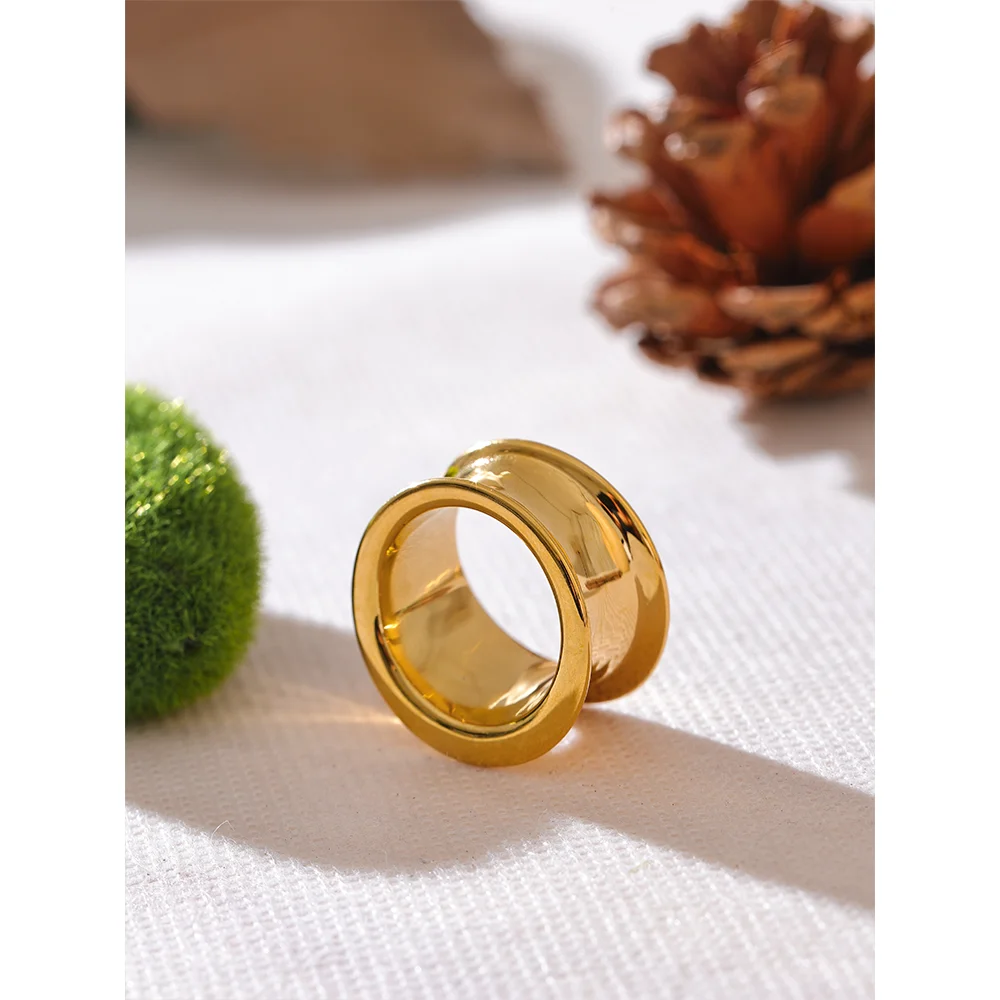Stylish Unique PVD 18K Gold Plated Stainless Steel Round Wide Ring Stain Less Sleek Metal Individualistic Unusual Jewelry High Quality Gift