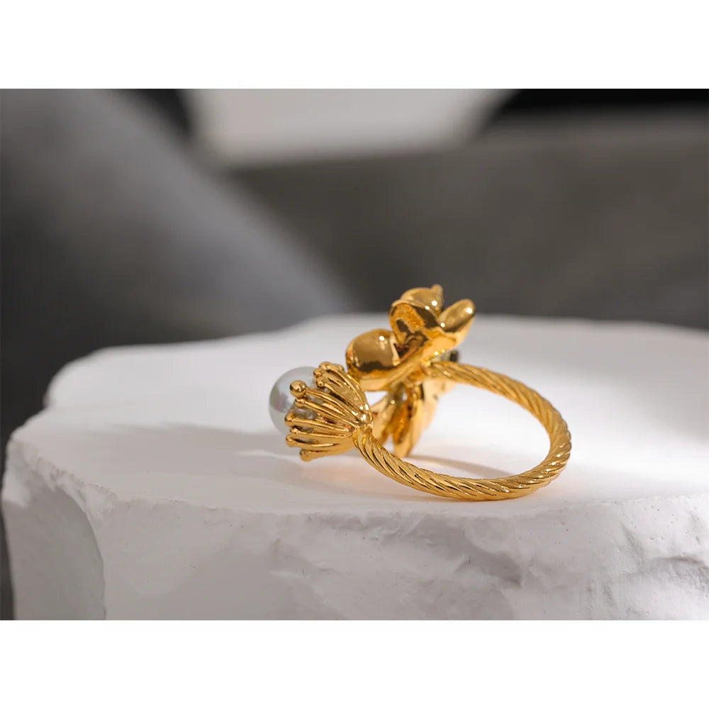 Stainless Steel Fashion Charm Flower Ring for Women Personality Statement Finger PVD 18K Gold Plated Color Waterproof Jewelry Accessories